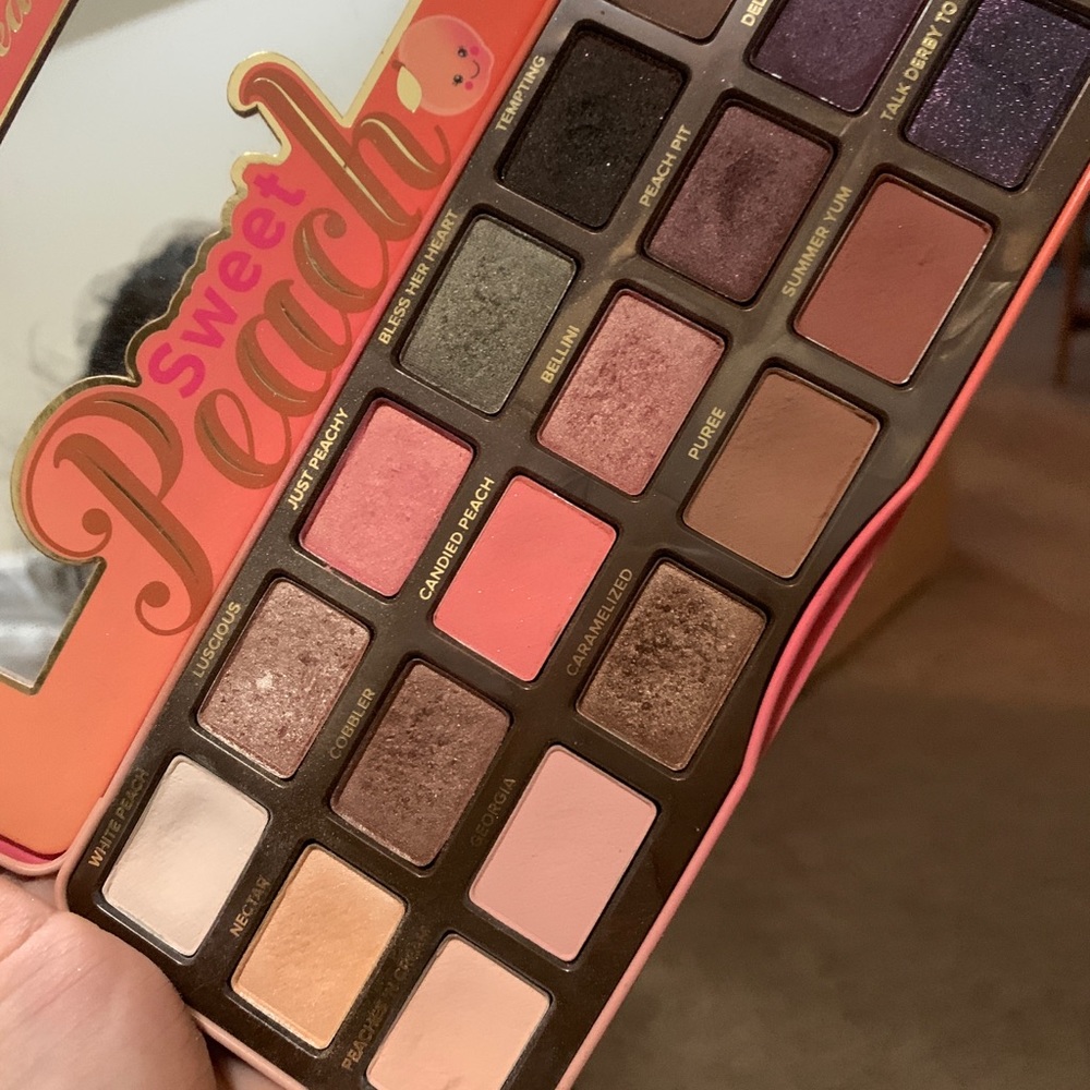 Eyeshadow - Picture 3 of 6